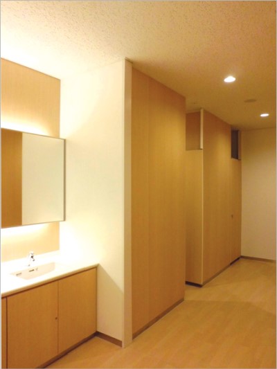 アルード株式会社のトイレパーテーション画像