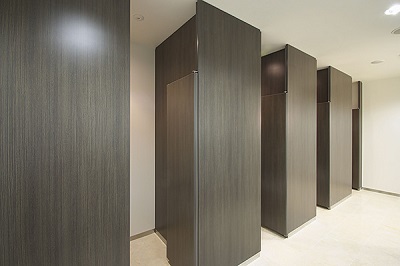 小松ウオール工業株式会社のトイレパーテーション画像